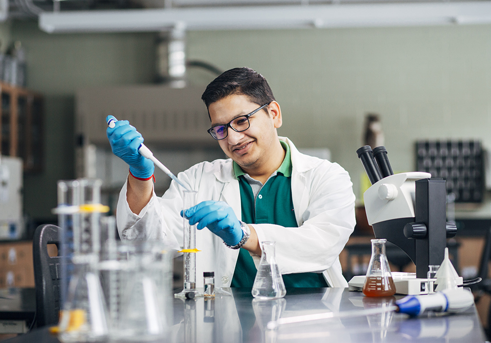 Faculty of Environment student working in a lab