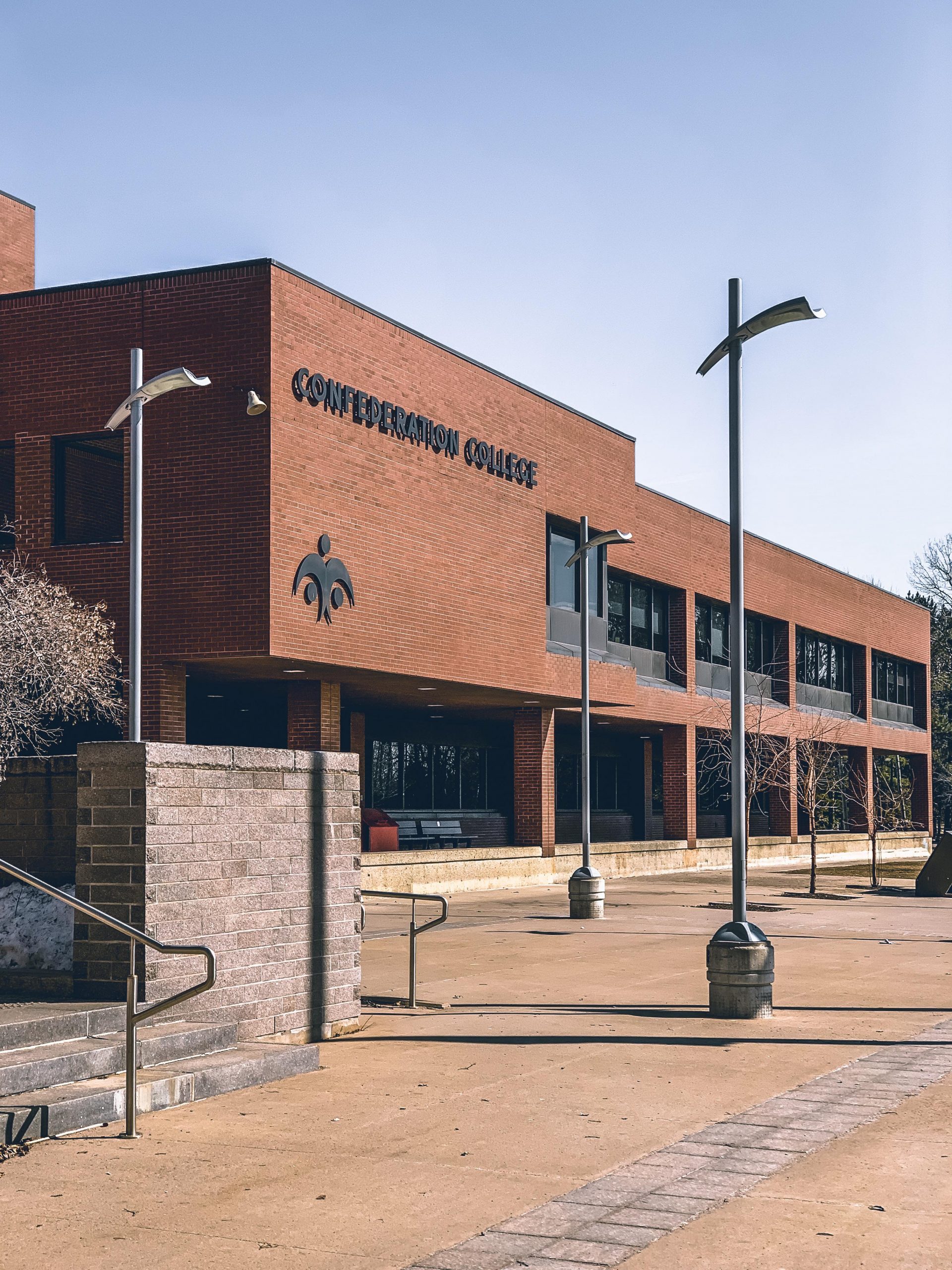 Confederation College Shuniah Building Thunder Bay front entrance