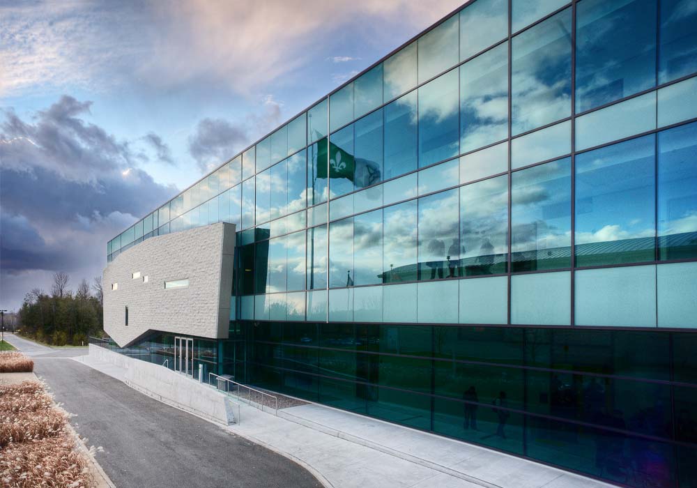 Vue de l'extérieur de l'un des pavillons du campus principal de La Cité, à Ottawa.