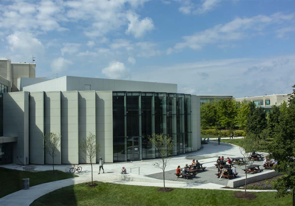 Vue de l'extérieur de l'un des pavillons du campus principal de La Cité, à Ottawa.